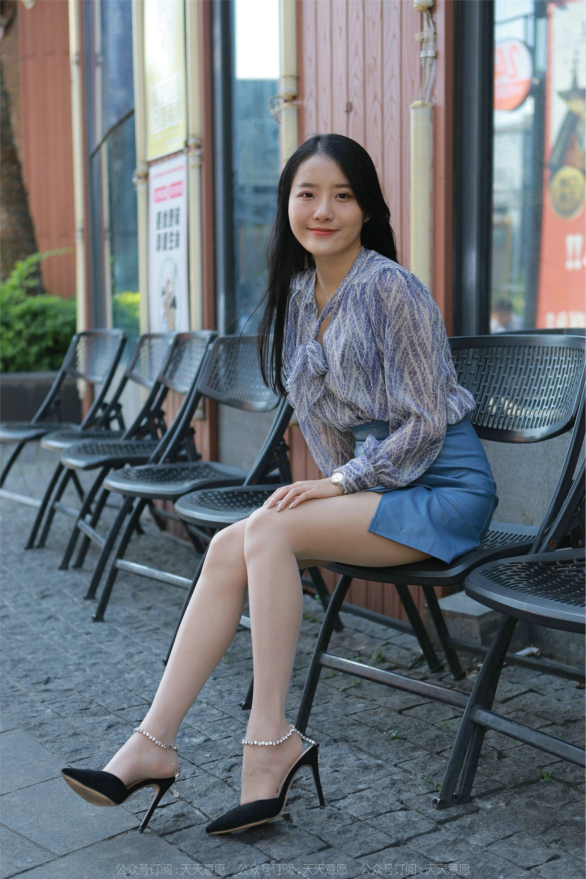 IESS异思趣向  2022.02.02 丝享家995：婉萍《油亮蓝色短裙》